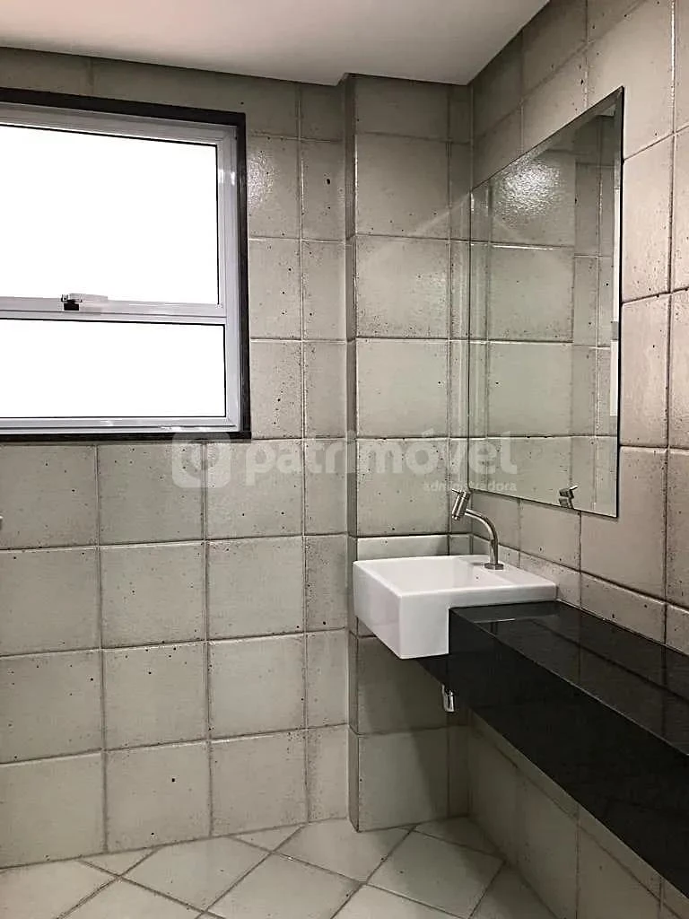 Unfurnished 350 m² apartment with built-in cabinets — photo 6