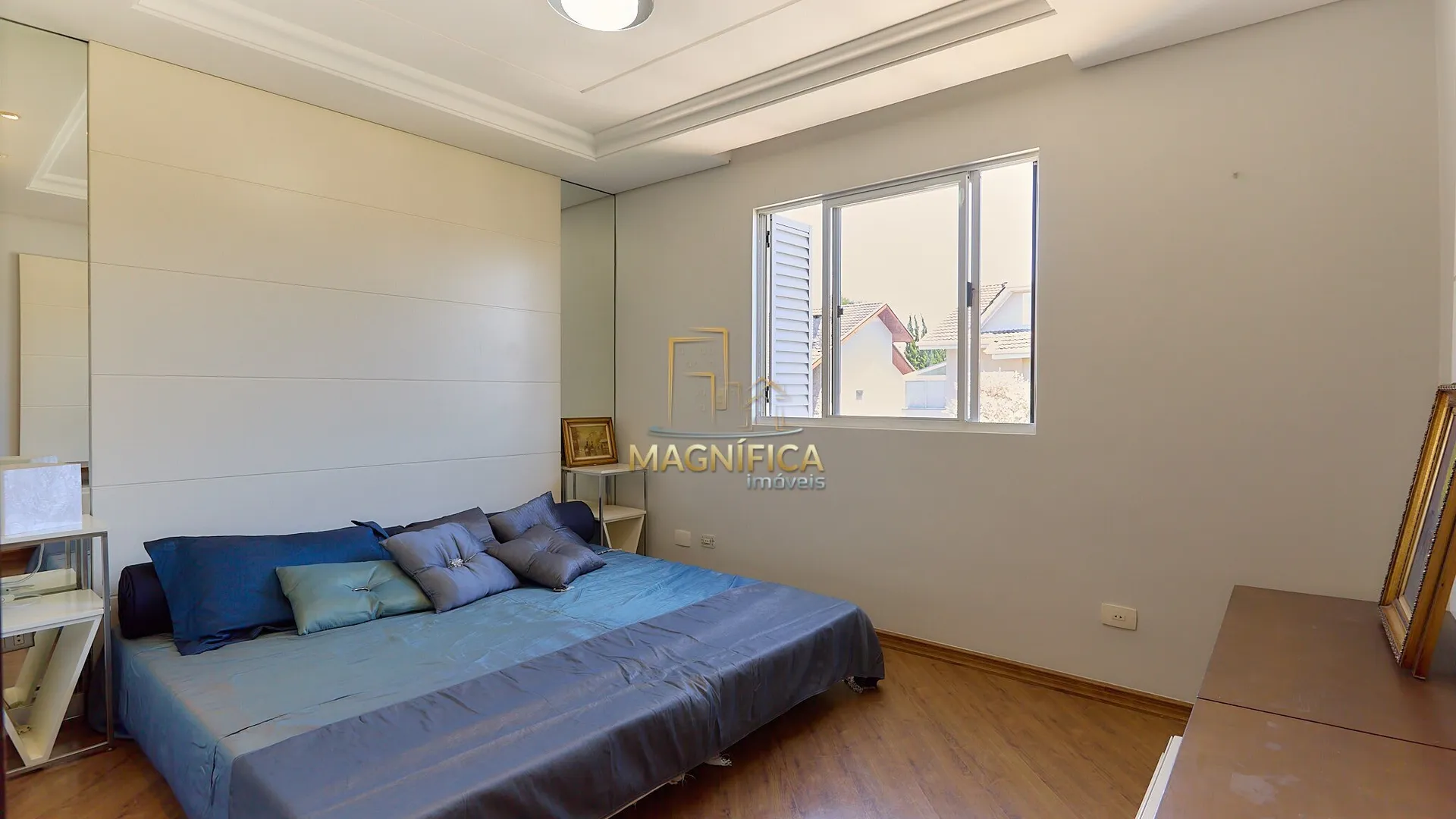 House with 4 bedrooms and 3 en-suite suites, 4 parking spaces — photo 35