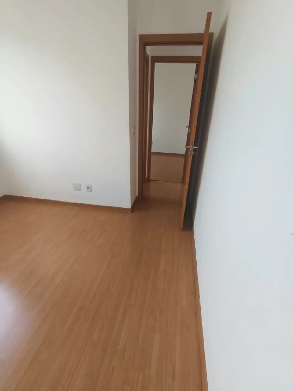 2-bedroom apartment with 2 parking spaces and 1 bath — photo 3