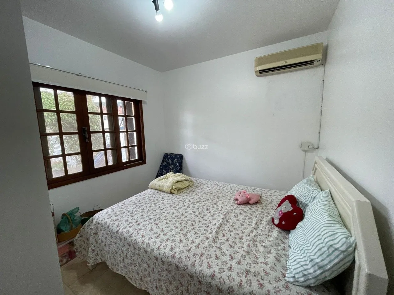 House with 5 bedrooms, 3 bathrooms and a private garden — photo 7
