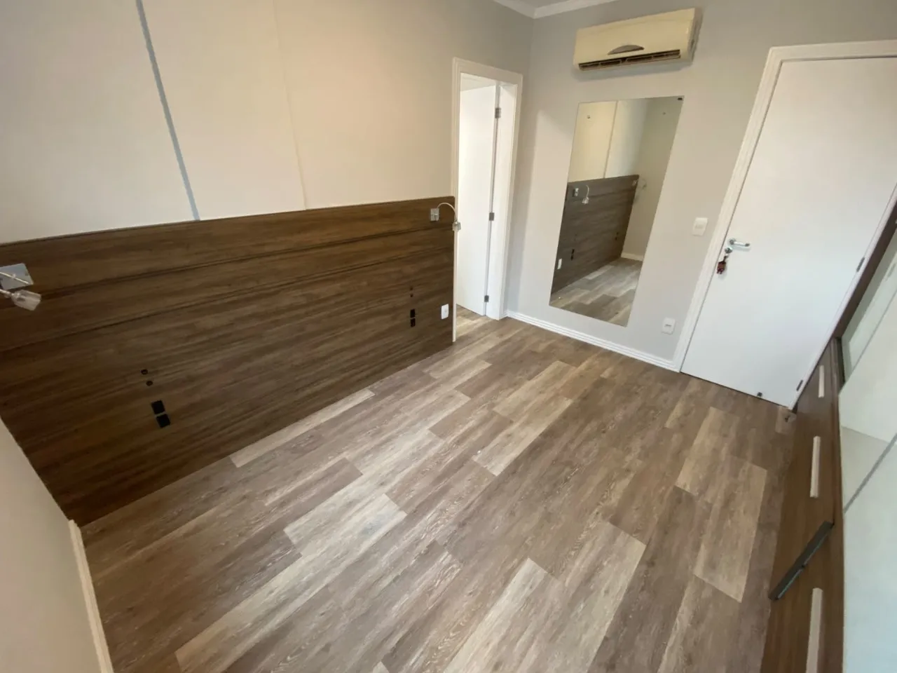 Home office in a 2-bedroom apartment, 66 m² — photo 12