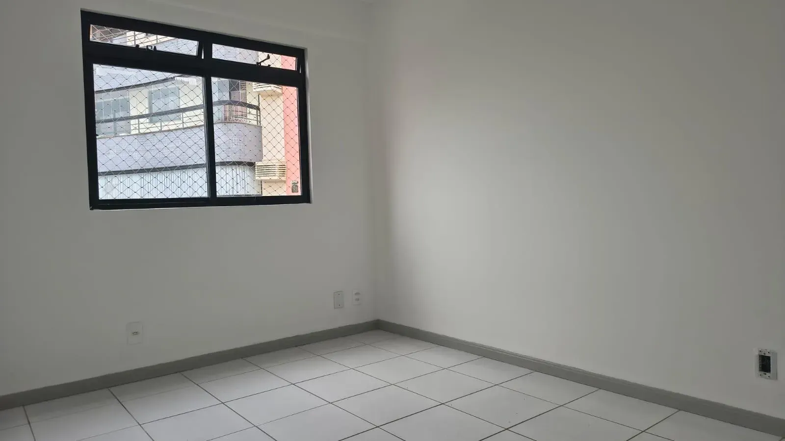 Apartment with balcony barbecue, 104 m² — photo 37