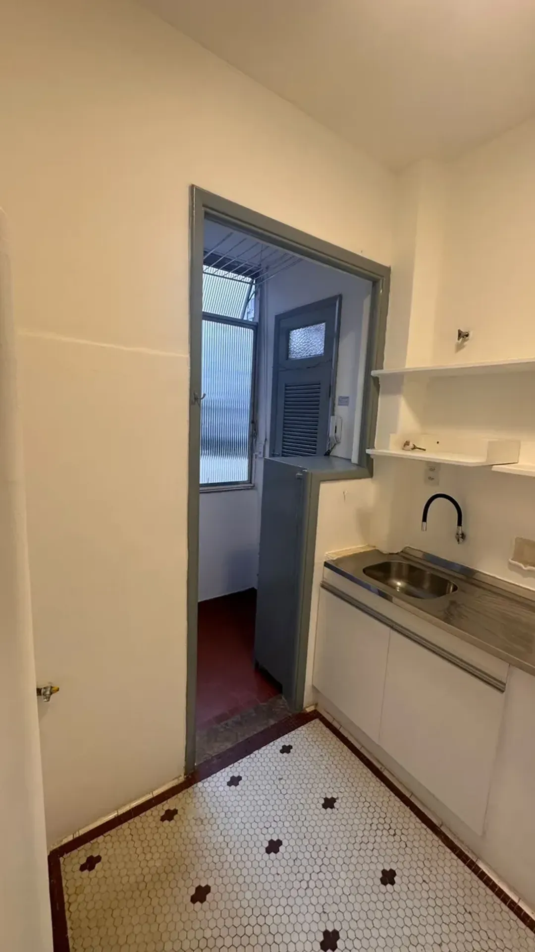 Departamento de 1 dormitorio con piso de madera o laminado — photo 5