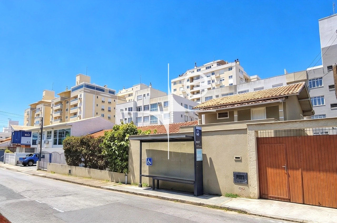3-bedroom house with a grill on the balcony in Florianópolis — photo 24