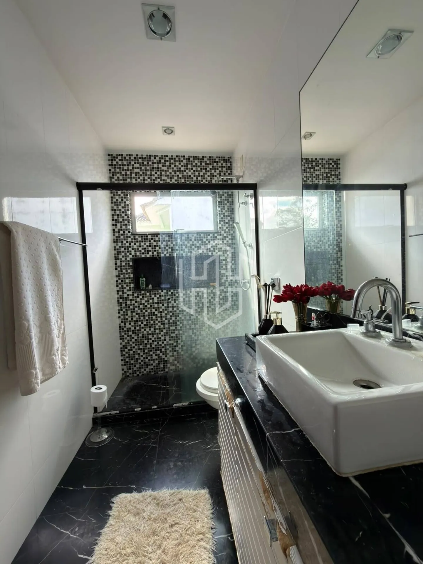 Балкон з грилем та 5 спалень: будинок 450 м² — photo 29