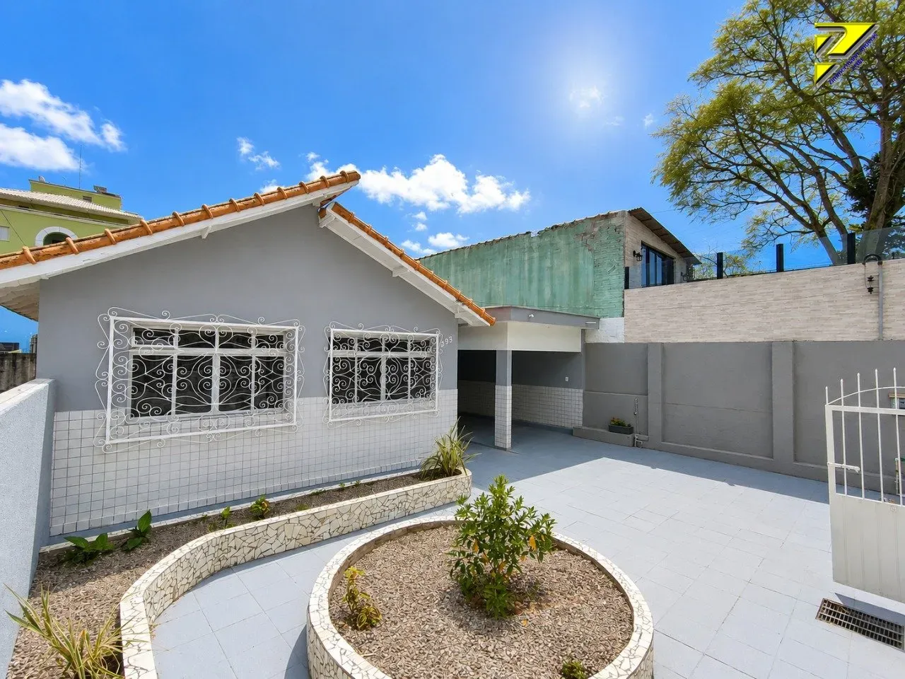 House with 3 bedrooms and a closed-in gas kitchen