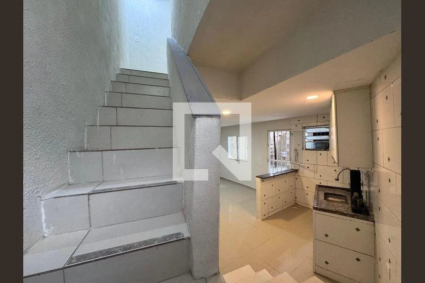 Balcony with a grill in a 2-bedroom house, 165 m² — photo 3