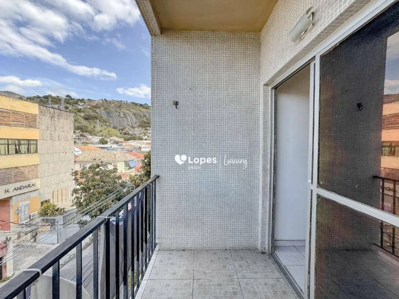 Unfurnished 2-bedroom apartment with a balcony — photo 7