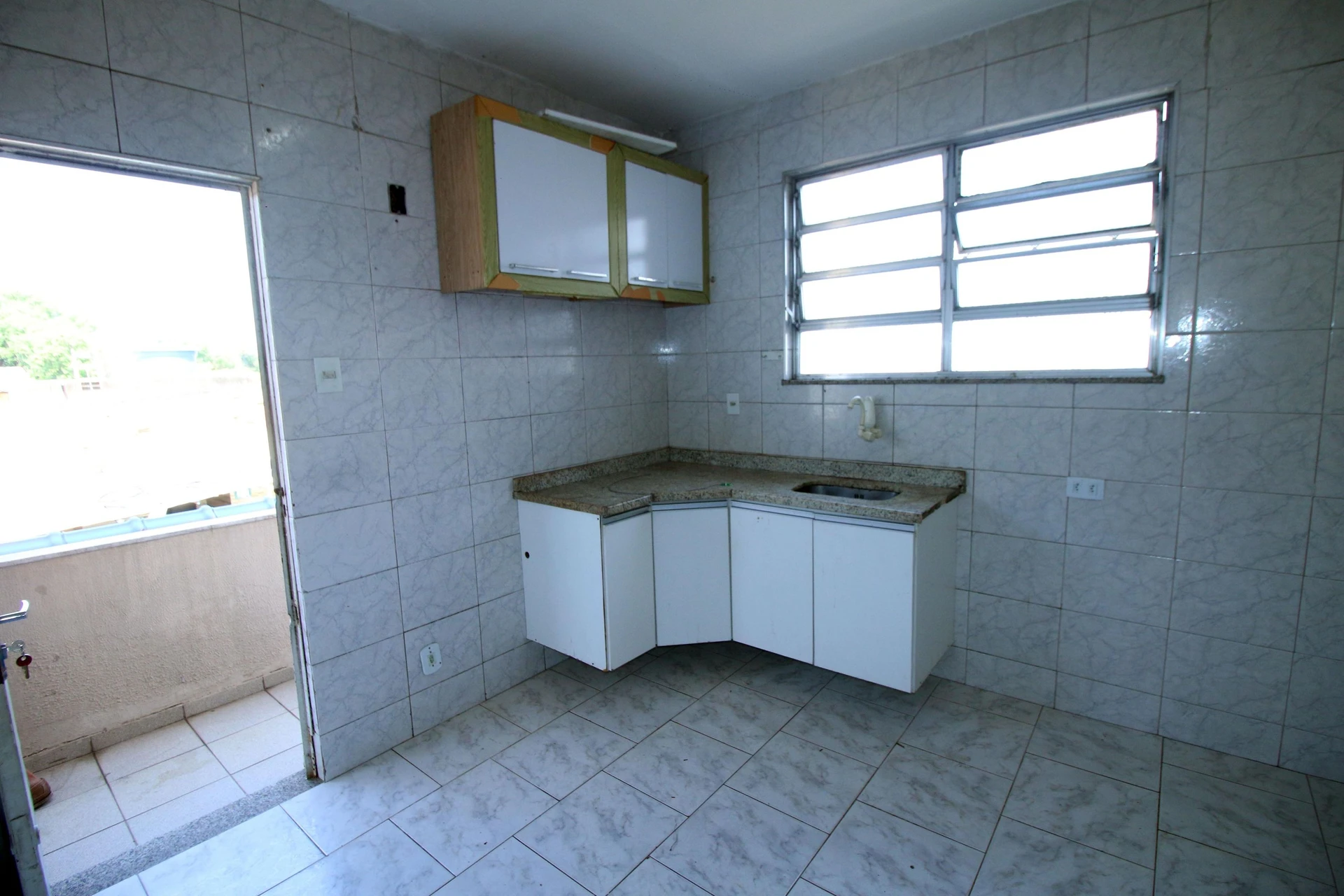 Apartment, 30 m², with wood or laminate floors — photo 2