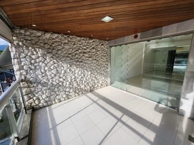 2-bedroom apartment with 2 bathrooms and glass balcony — photo 10