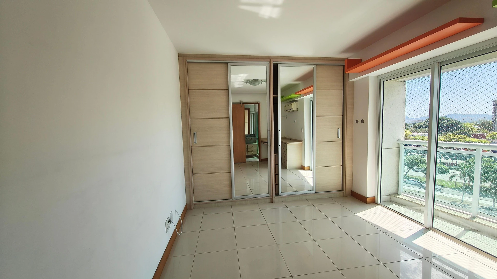 Apartamento com 3 suítes e fogão a gás na cozinha — photo 44