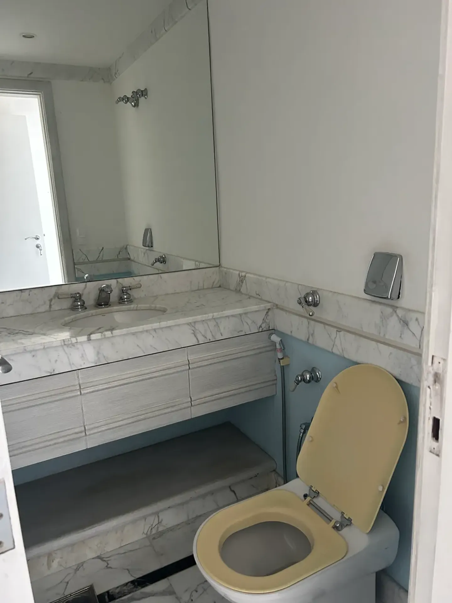 4-bedroom apartment with a water view — photo 10