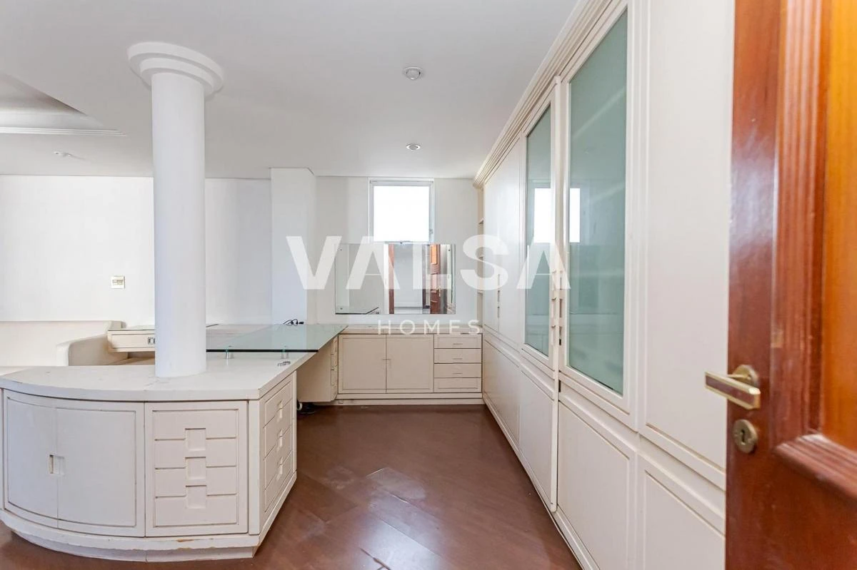 Ванна та 4 спальні: квартира 441 м² — photo 18