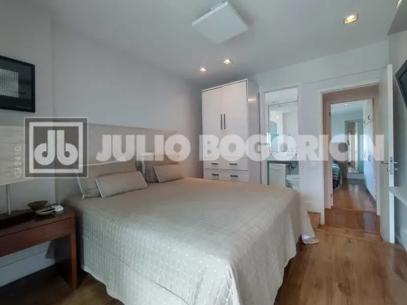 Furnished apartment with 3 bedrooms and a balcony — photo 10