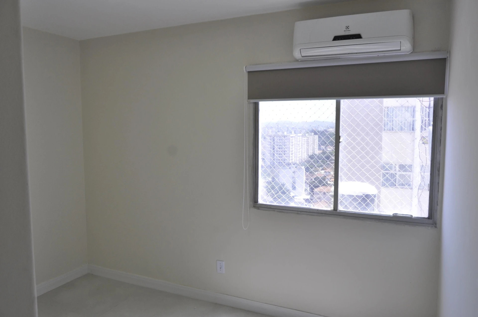 Glass-enclosed balcony in a 3-bedroom apartment, 65 m² — photo 23