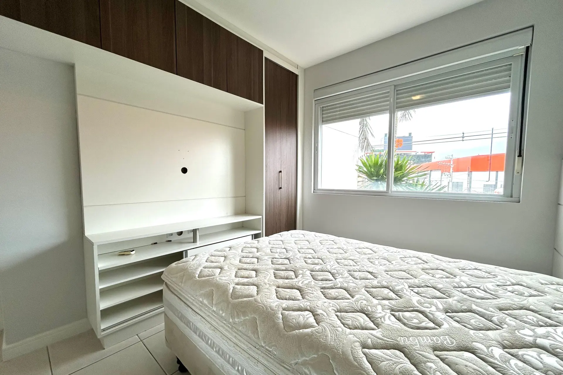 2-bedroom apartment in a building with a gym — photo 11
