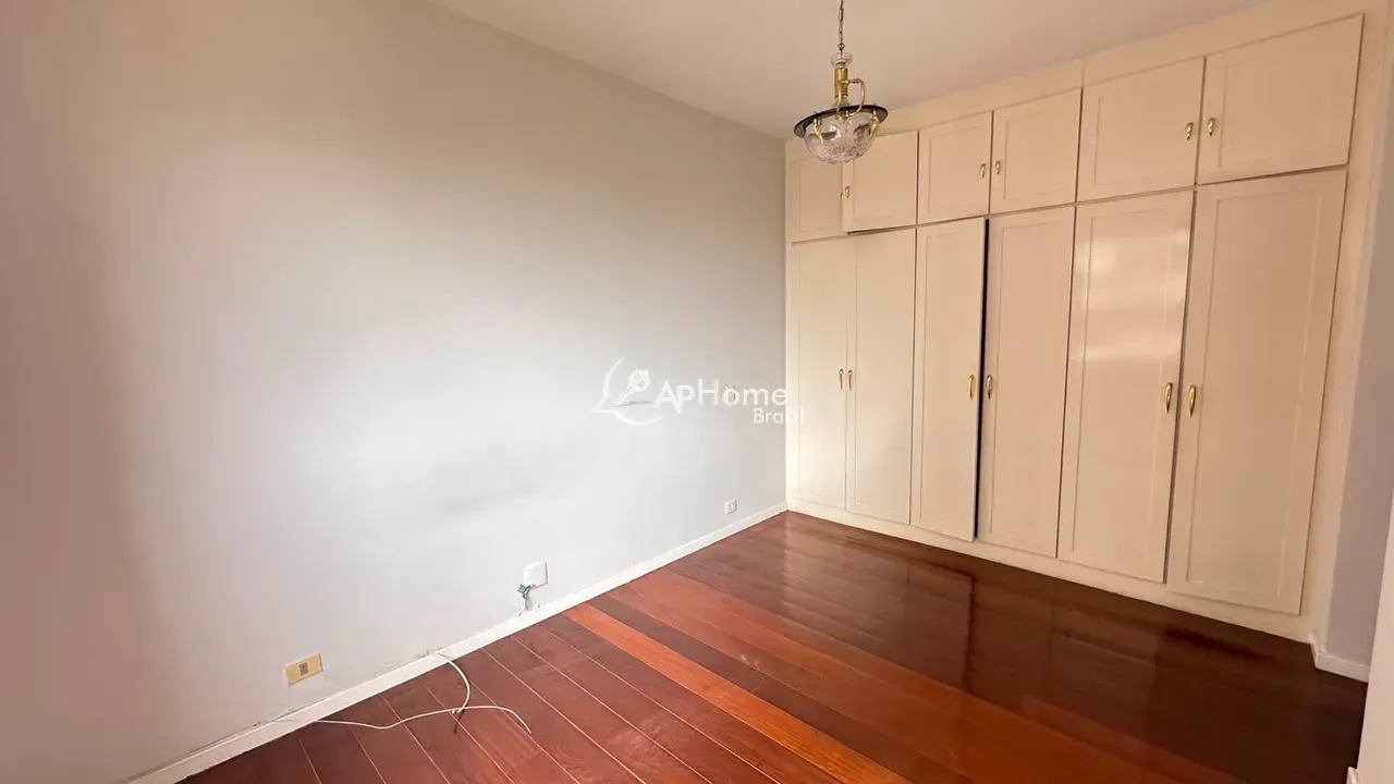 Unfurnished 4-bedroom apartment with glassed-in balcony — photo 4