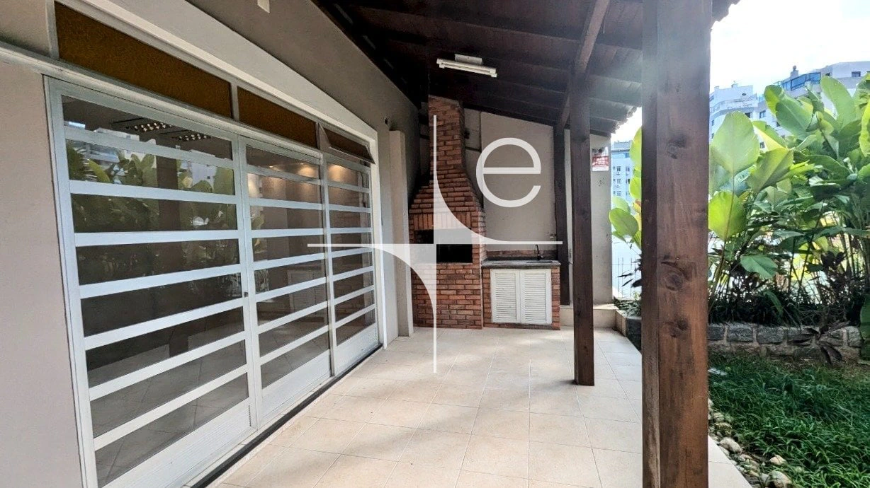 Casa de 6 dormitorios y 302 m² con jardín privado — photo 5