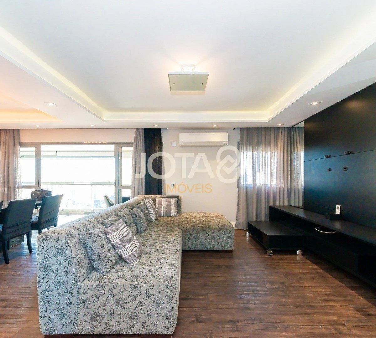 Apartment with 3 en-suite bedrooms and enclosed balcony — photo 34