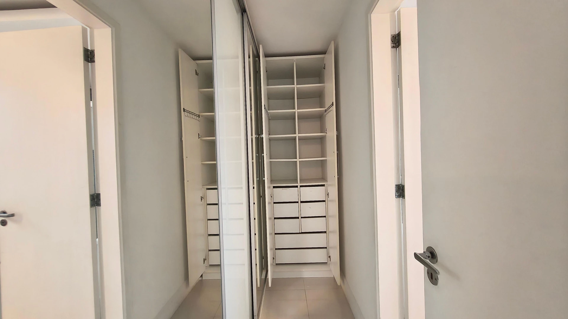 Casa com 4 suítes e jardim privativo