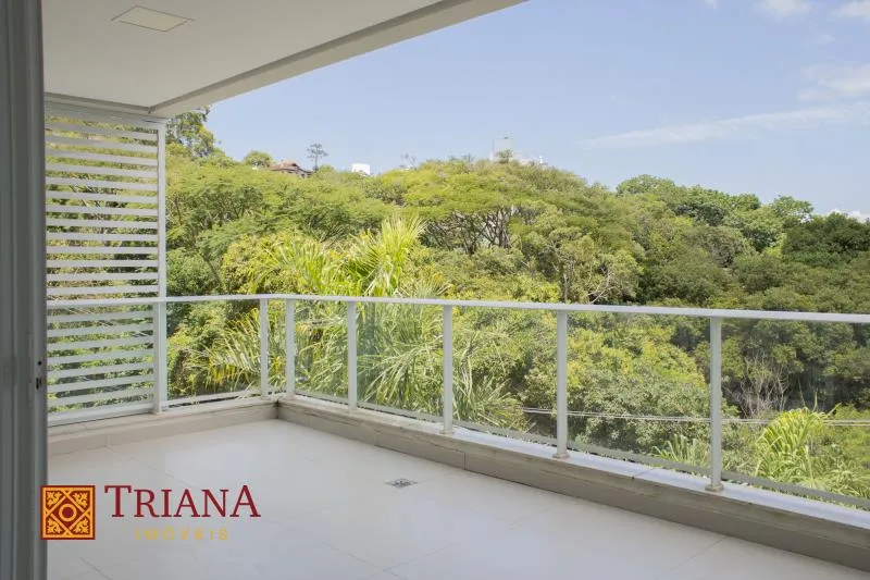 4-bedroom apartment with a water view in Florianópolis — photo 23