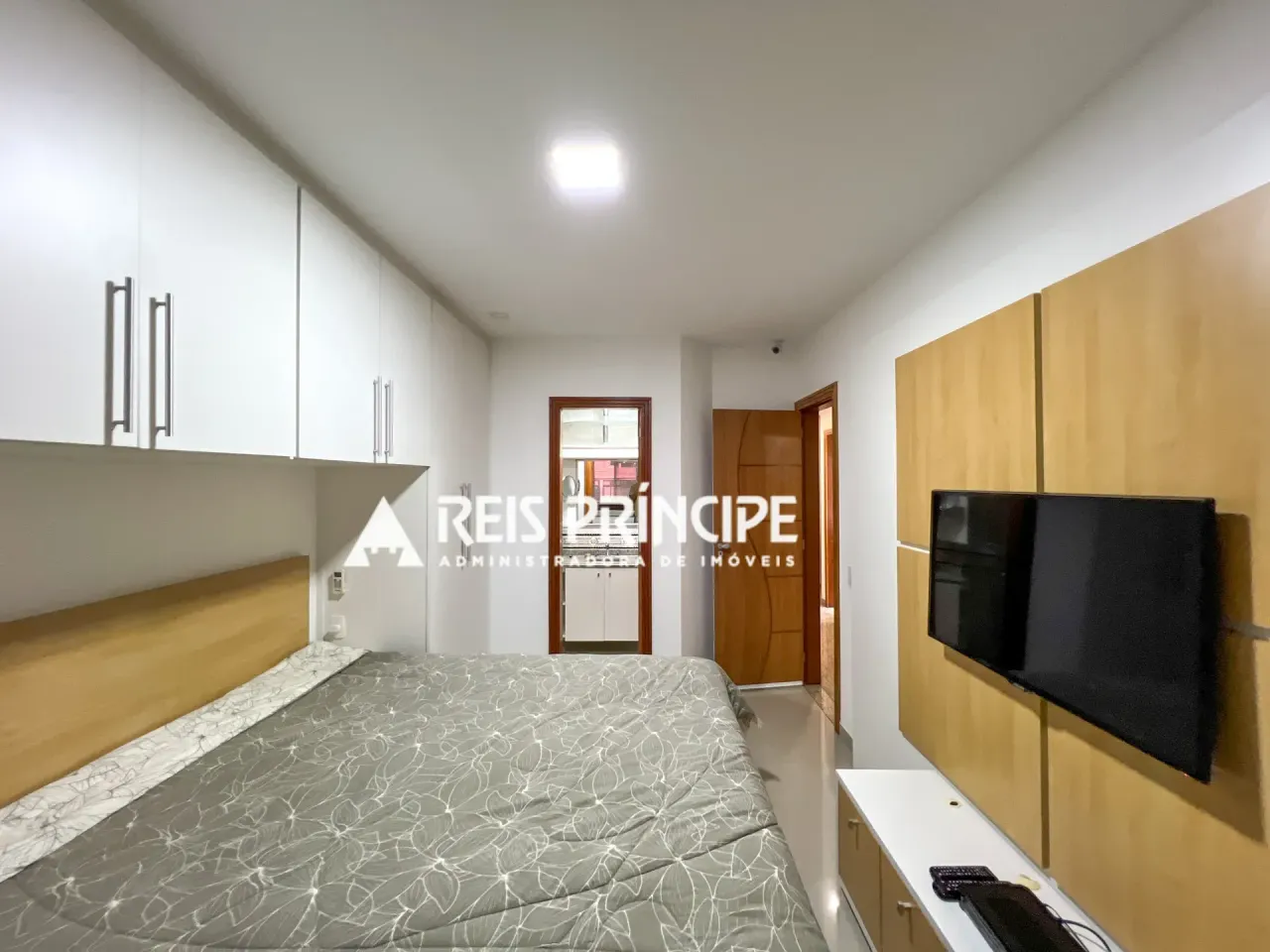 Furnished apartment with 5 bedrooms and a balcony — photo 12