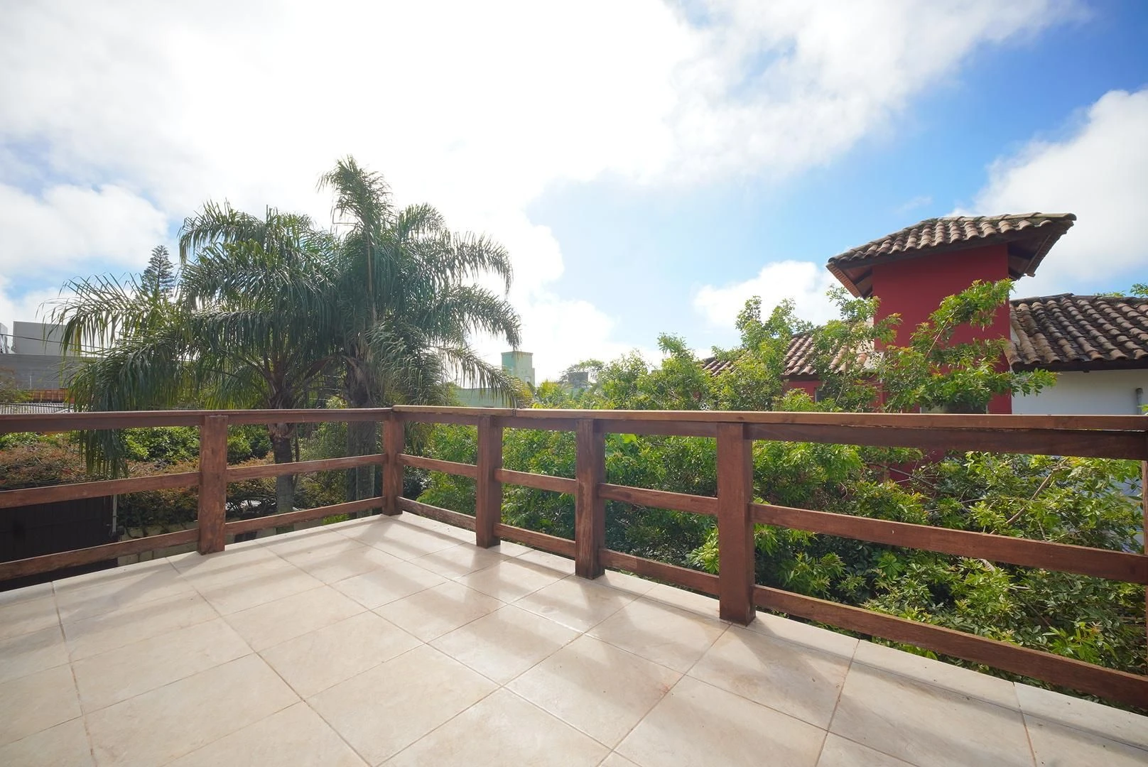 Garden in a 3-bedroom house, 225 m² — photo 12