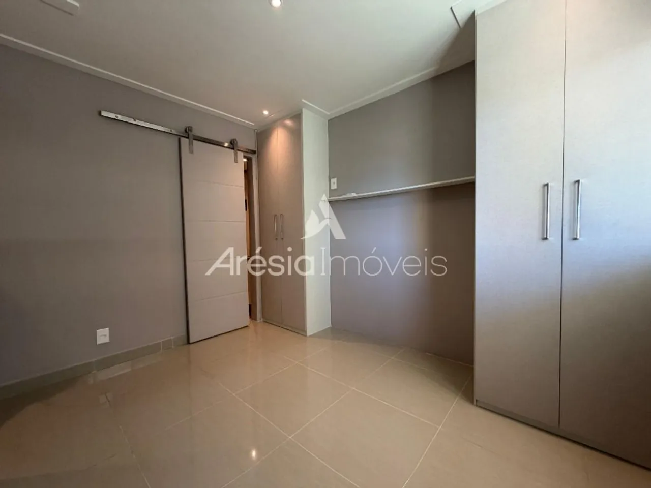 2-bedroom apartment with open-plan gas kitchen — photo 9