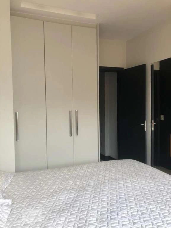 Furnished 1-bedroom apartment with open kitchen — photo 9