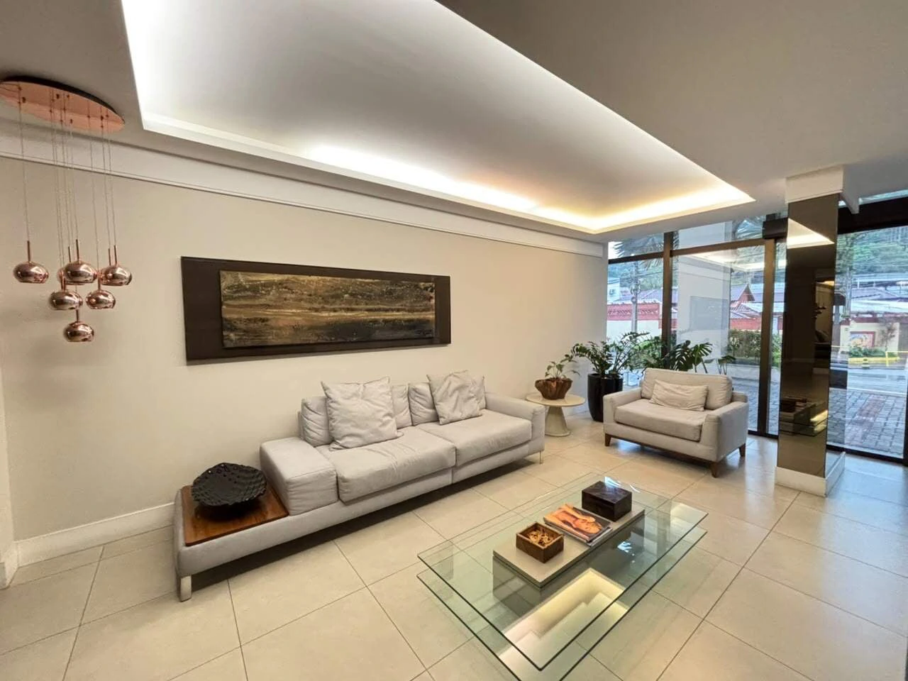 Balcony with a grill in a one-bedroom apartment, 68 m² — photo 21