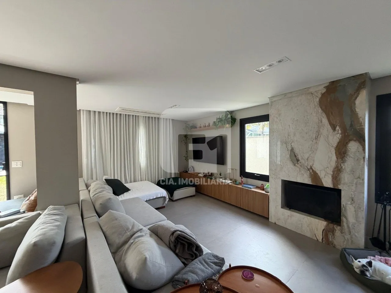 Furnished house with 4 en-suite bedrooms and 4 parking