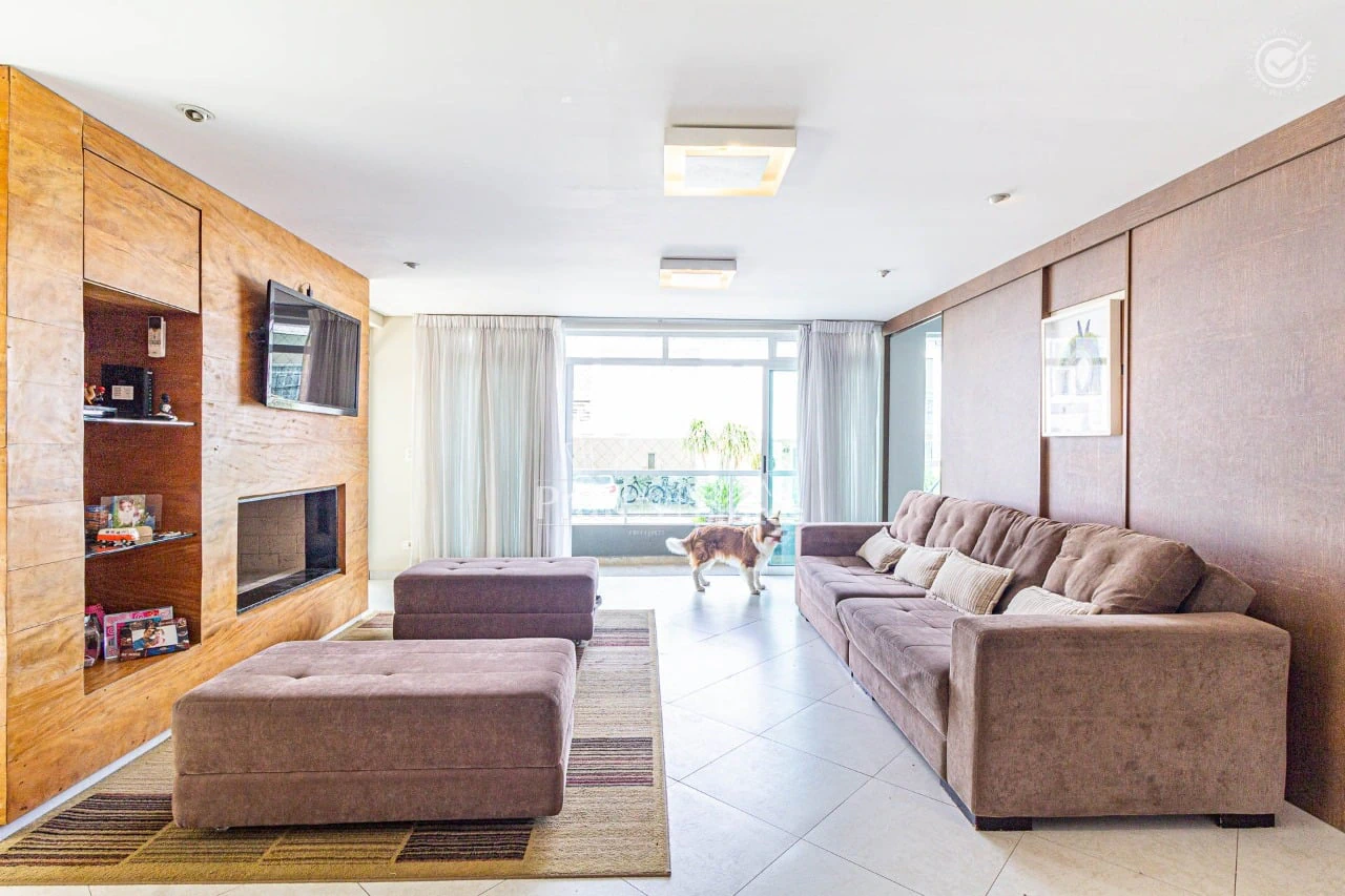 Closed-condo house with 4 bedrooms and 306 m² — photo 4
