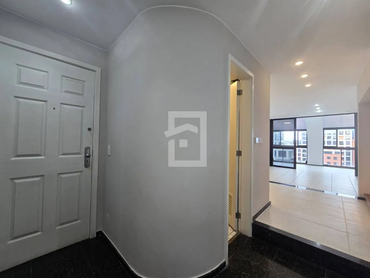 Ванна та 3 спальні: квартира 193 м² — photo 49
