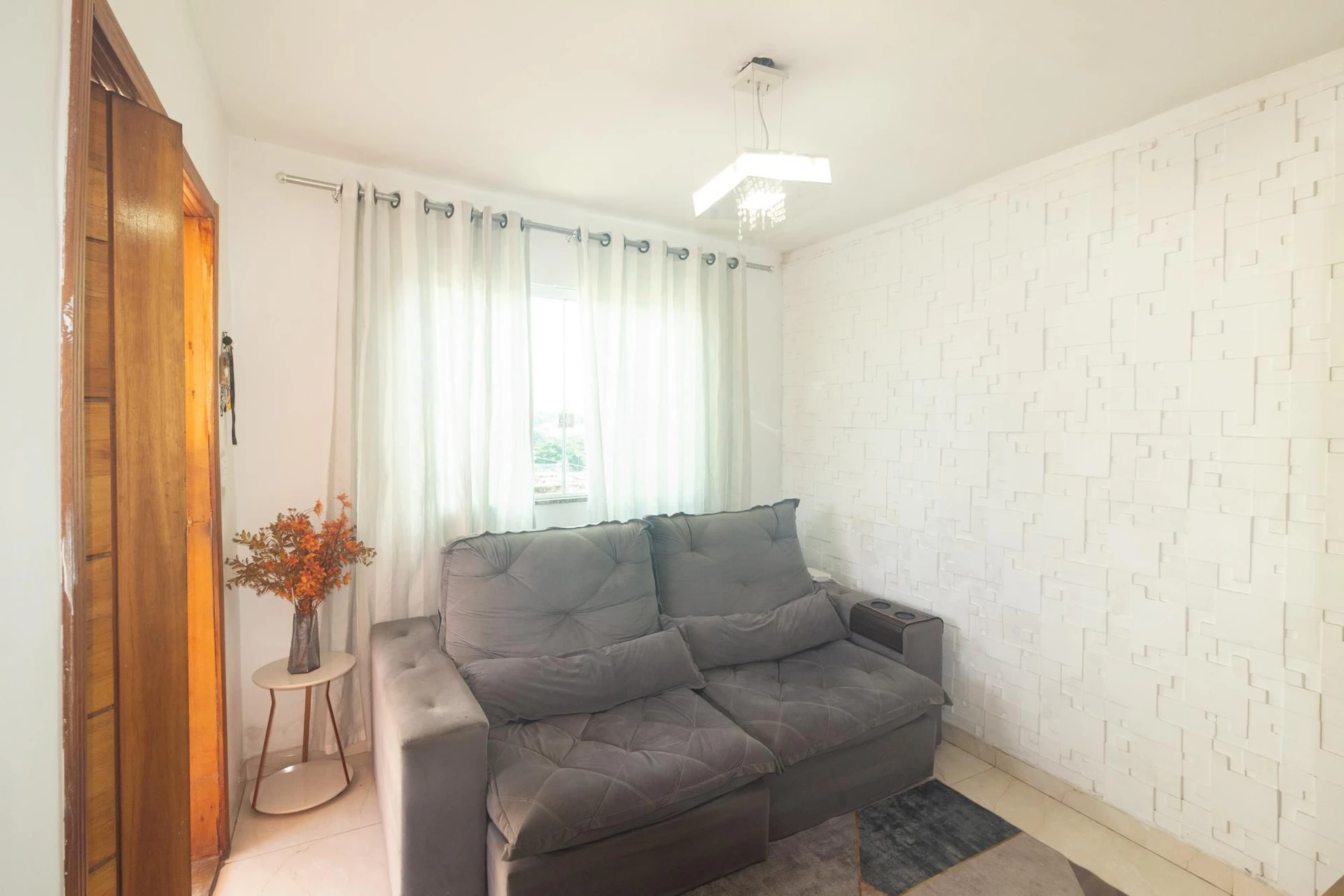 Furnished house with 2 bedrooms and 1 bathroom