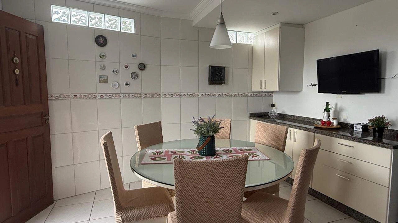 Ventanales de piso a techo y 3 dormitorios: casa de 60 m² — photo 6