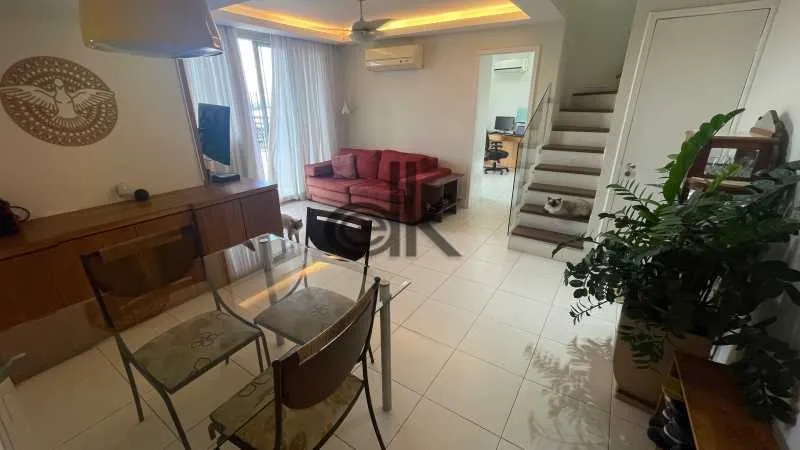 2-bedroom apartment with floor-to-ceiling windows