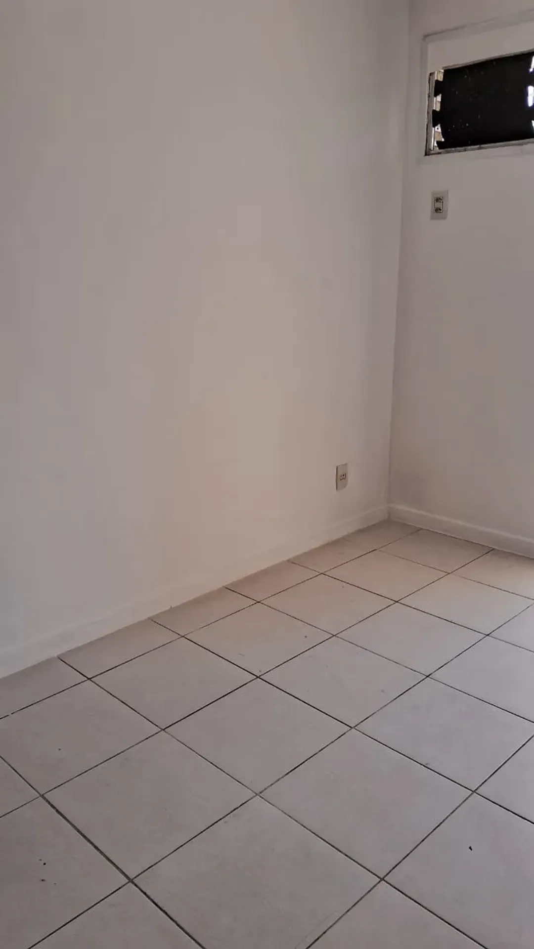 One-bedroom apartment in a building with a coworking space — photo 12