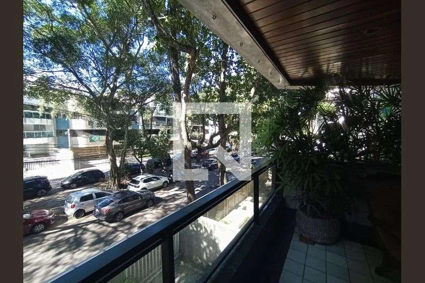 3-bedroom apartment with 185 m² and balcony grill — photo 21