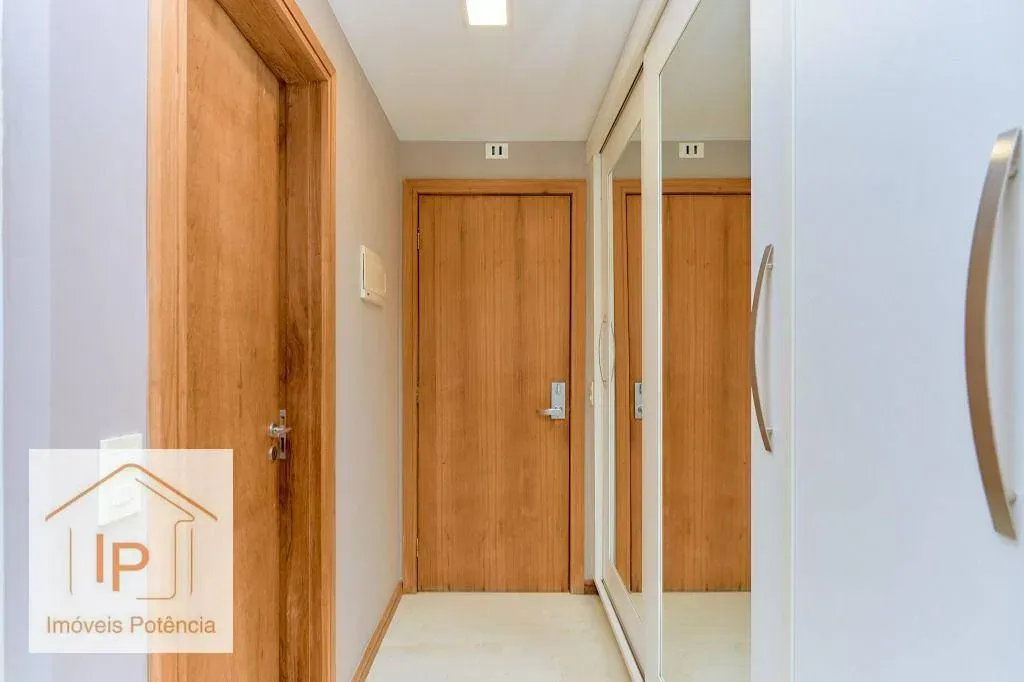 Furnished studio with 30 m², 1 bedroom and work area — photo 16