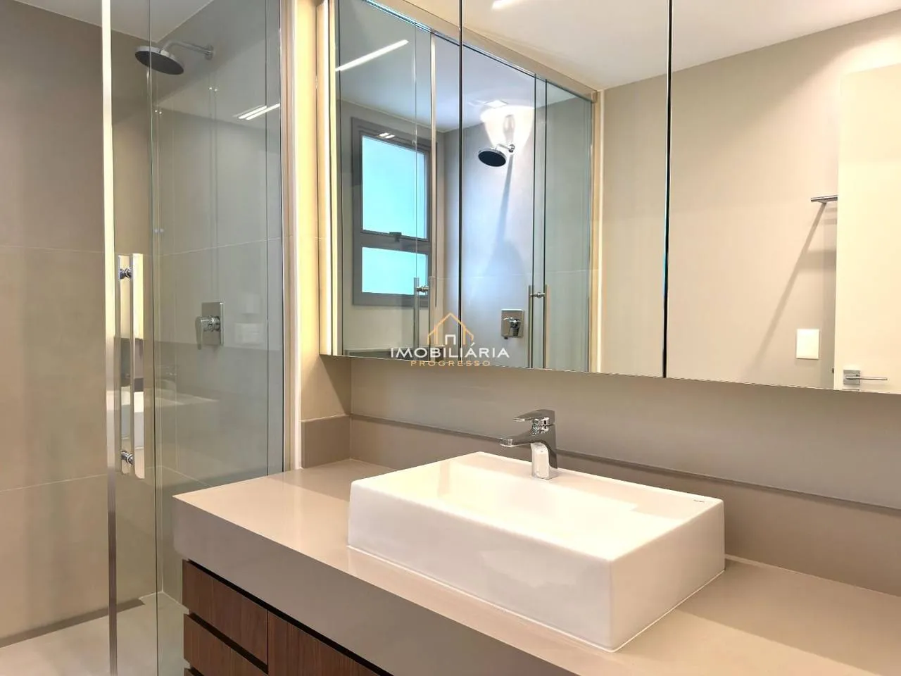 Floor-to-ceiling windows in a 3-bedroom apartment, 138 m² — photo 76