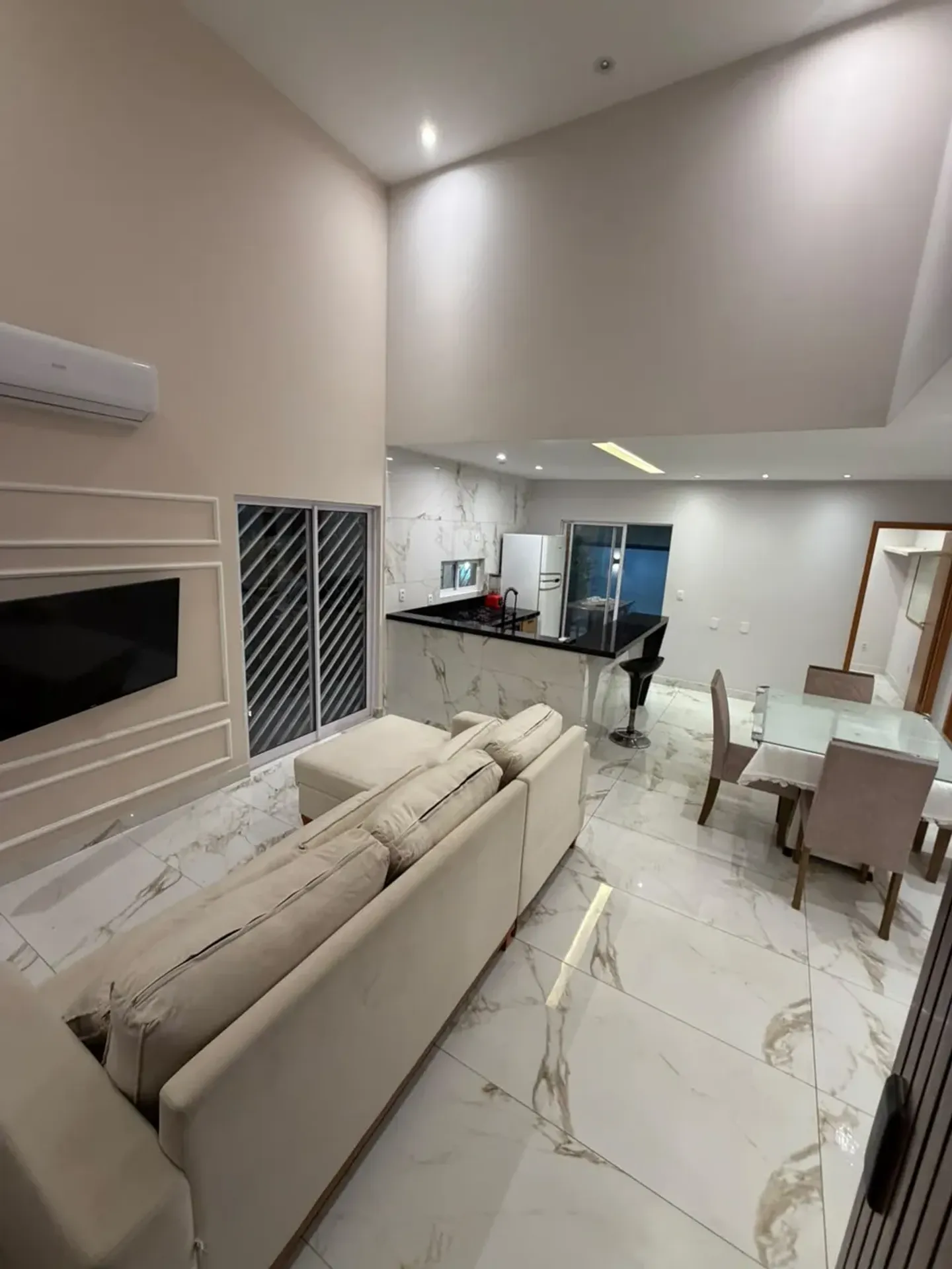 Рабочее место и 4 спальни: дом 115 м²