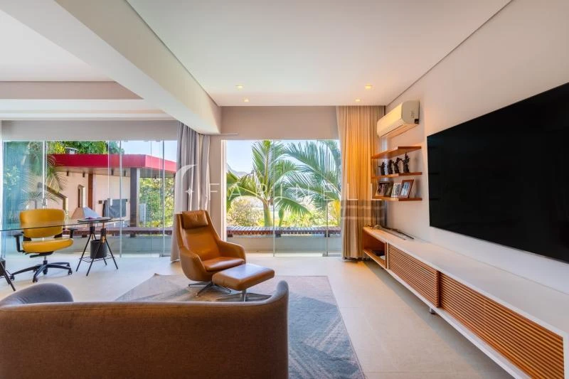 Furnished 1200 m² house with a balcony and 6 bedrooms — photo 30