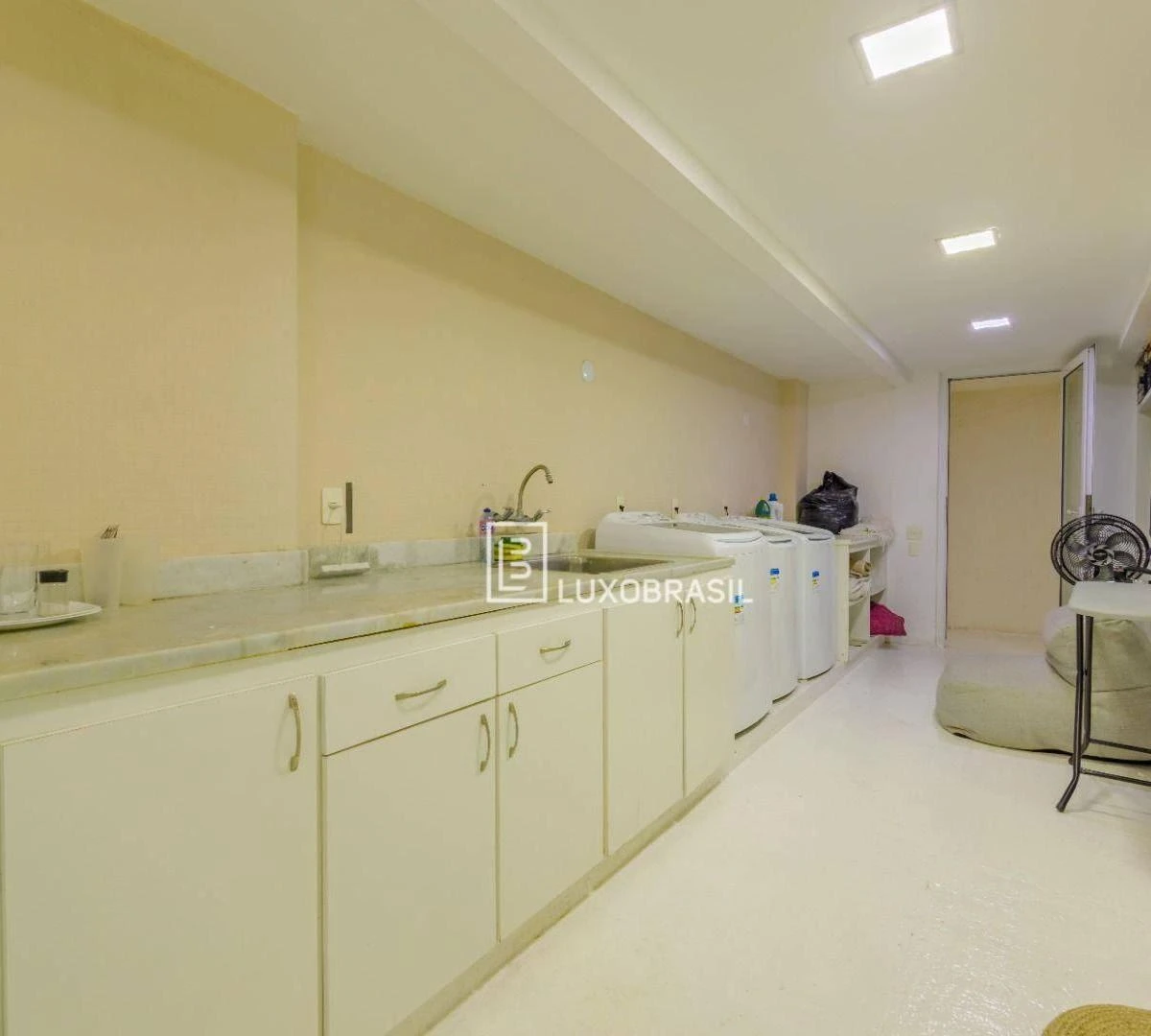 Furnished 800 m² house with 5 en-suite bedrooms — photo 46