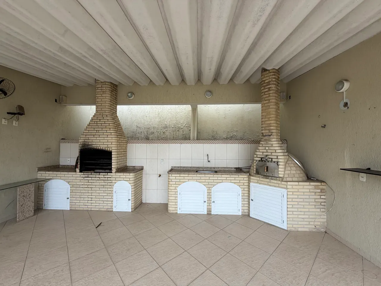 475 m² house with 4 bedrooms and gas open-plan kitchen — photo 45