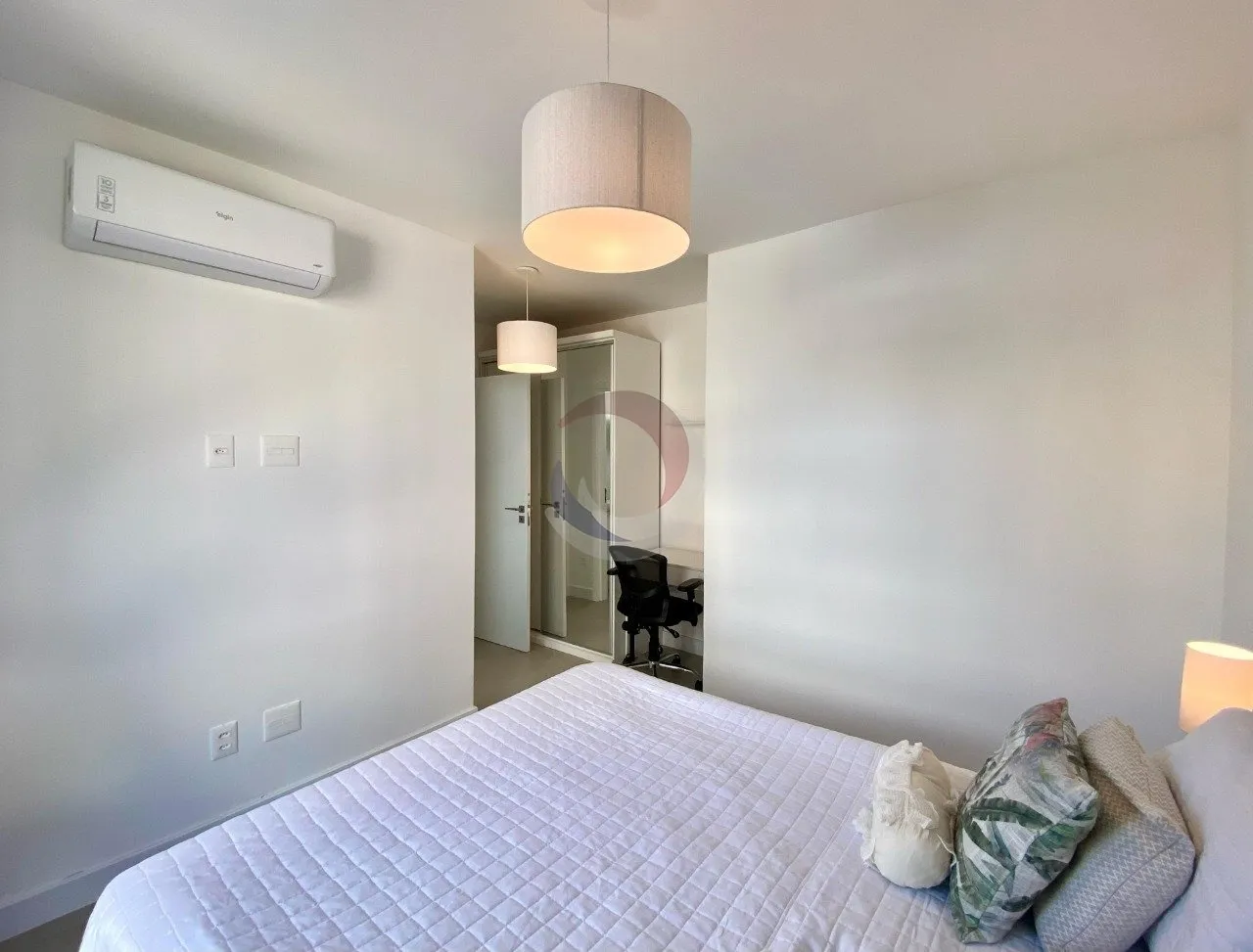 2-bedroom apartment with floor-to-ceiling windows — photo 11