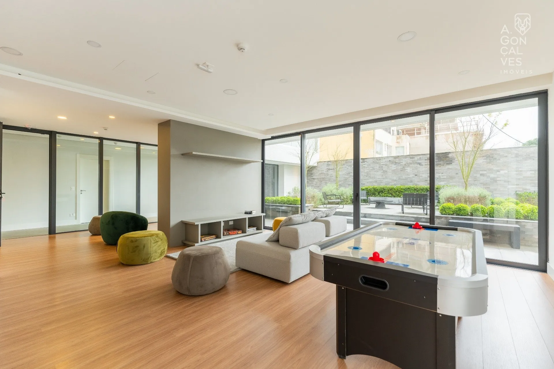 Furnished apartment with 3 bedrooms and open-plan kitchen — photo 43