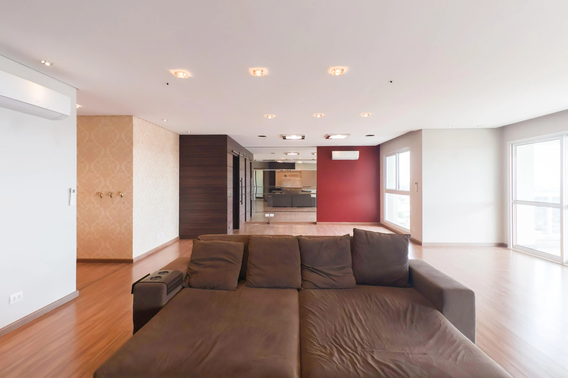 Furnished apartment, 266 m², with a bathtub — photo 24