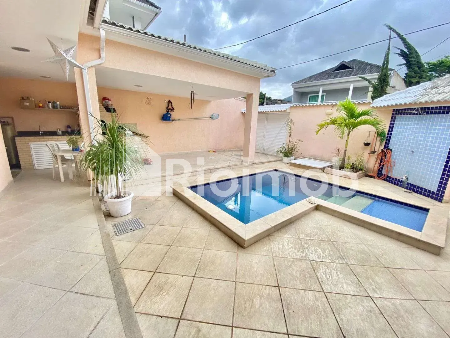 3-bedroom house with 5 bathrooms and 2 parking spots — photo 2