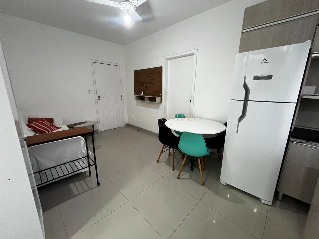 Furnished 2-bedroom apartment with 3 bathrooms — photo 8