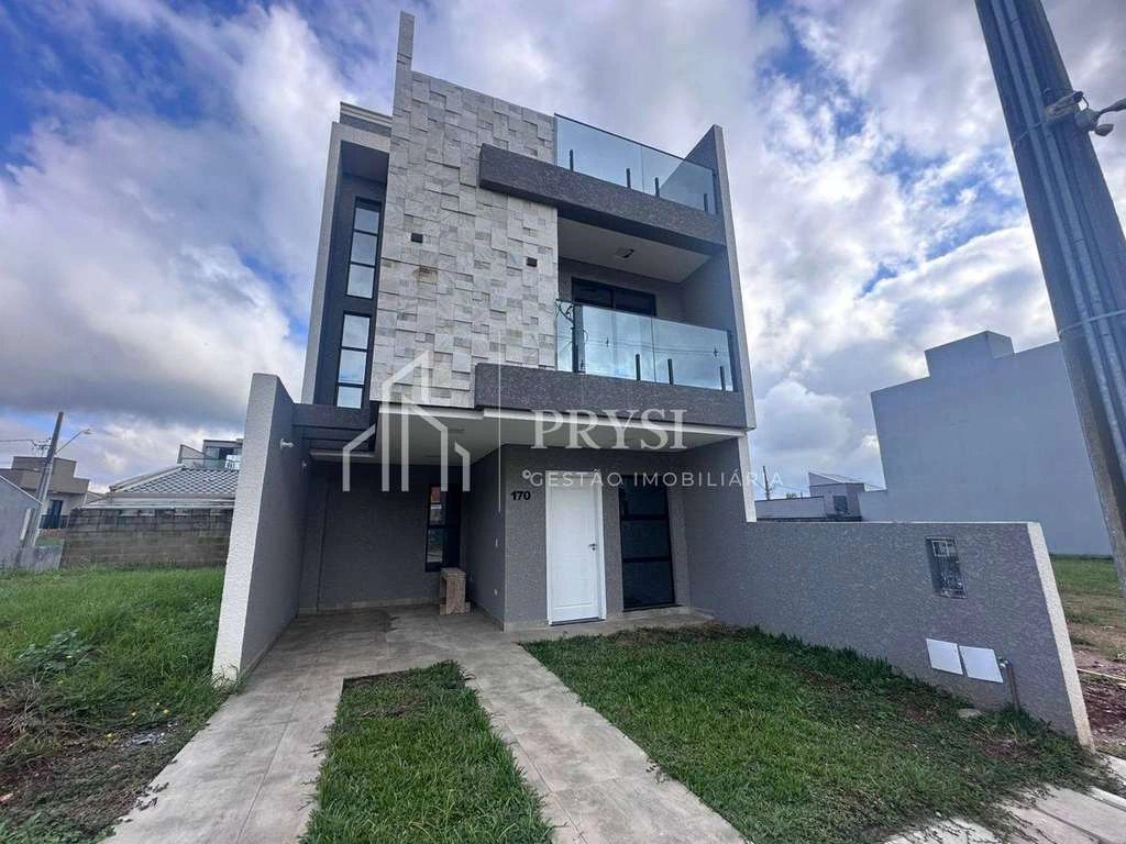 Sobrado triplex de 110 m² com churrasqueira privativa